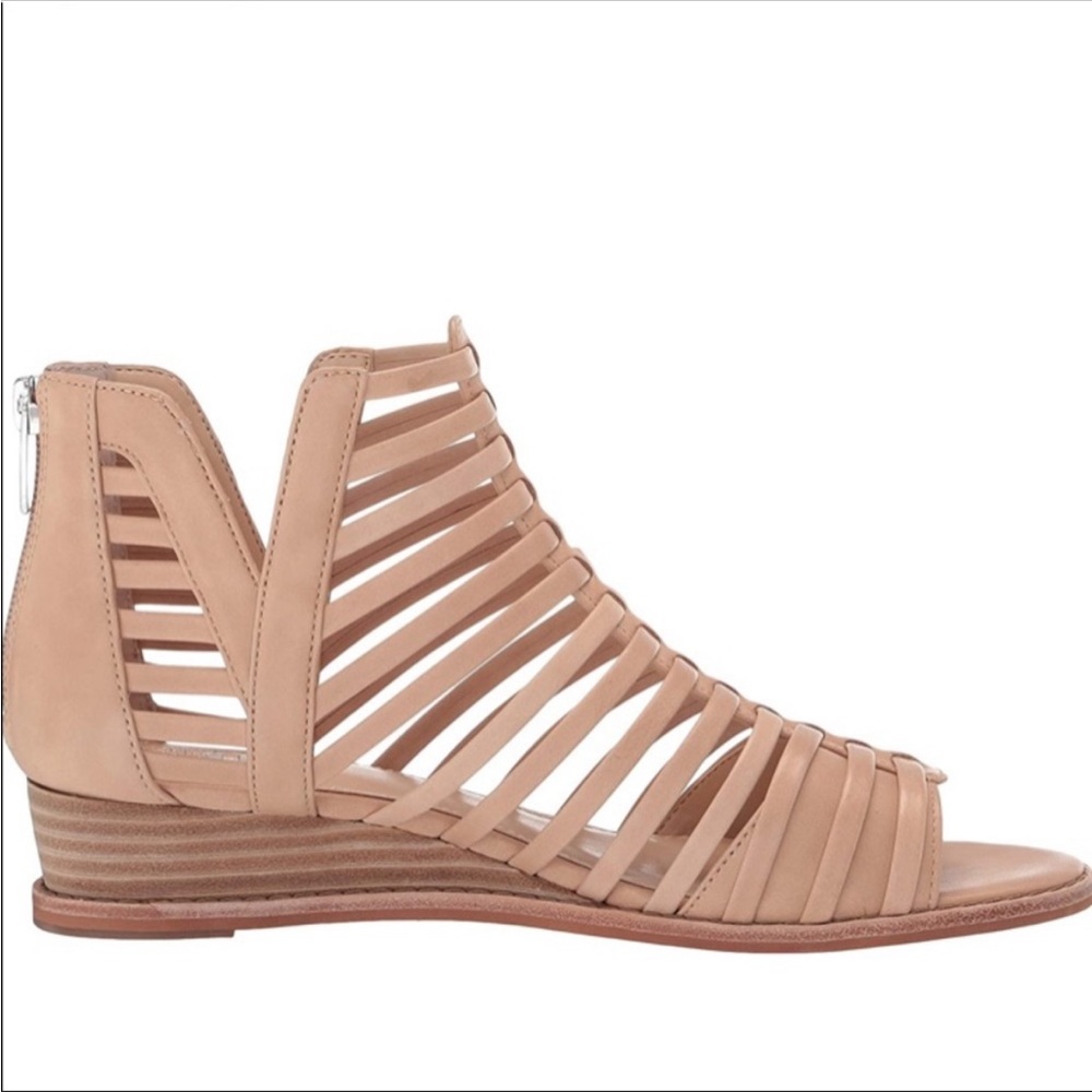 BNWT Vince Camuto Natural two tone Lux sandals